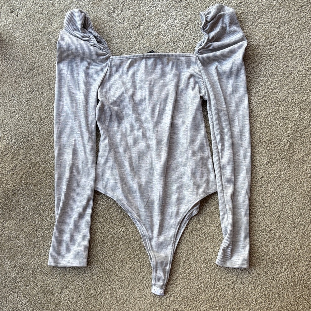 🪷Pretty Little Thing Gray Ribbed Long Sleeve Bodysuit NWT - Picture 6 of 6